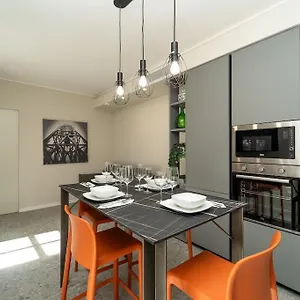 Appartement 2 Min From The Cathedral With Private Parking, Côme
